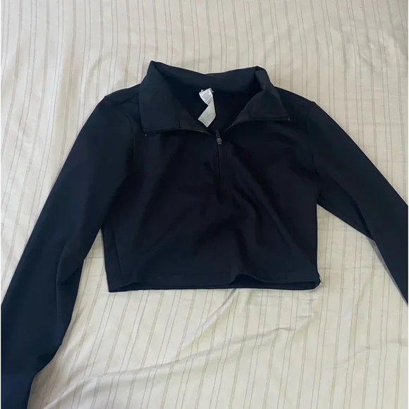 black gold hinge cropped half zip jacket